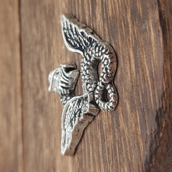 Dramatic‎ soaring dragon pendant - Picture 2 of 2